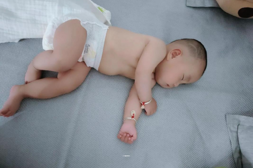 楚雄几个月宝宝会抬头